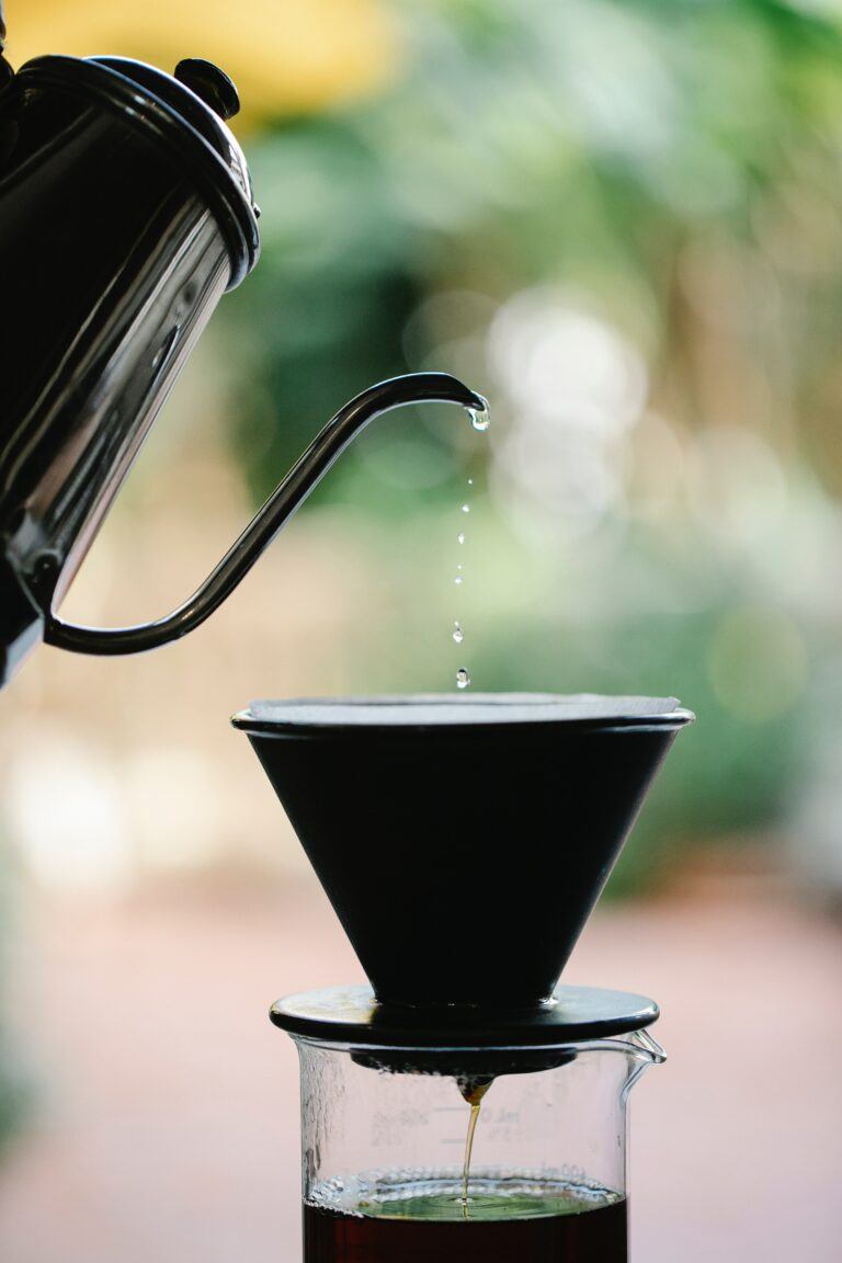 How Is Pour Over Different From Drip? [By A Coffee Lover] Latte Love Brew